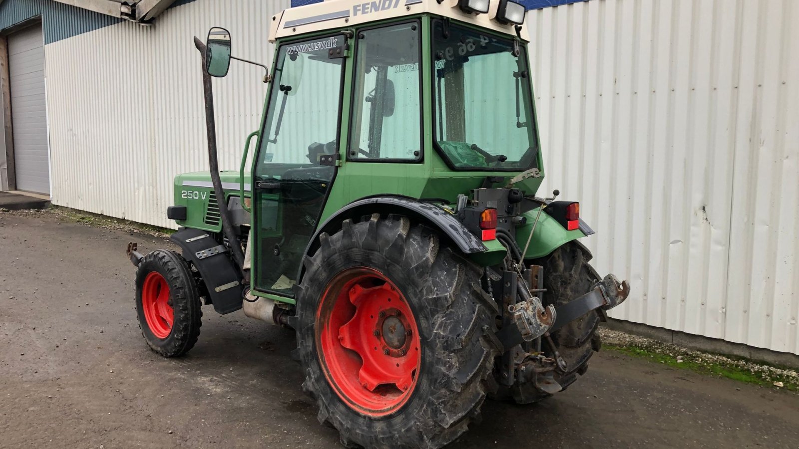 Traktor van het type Fendt 250V Frontlift. Få timer, Gebrauchtmaschine in Rødekro (Foto 3)