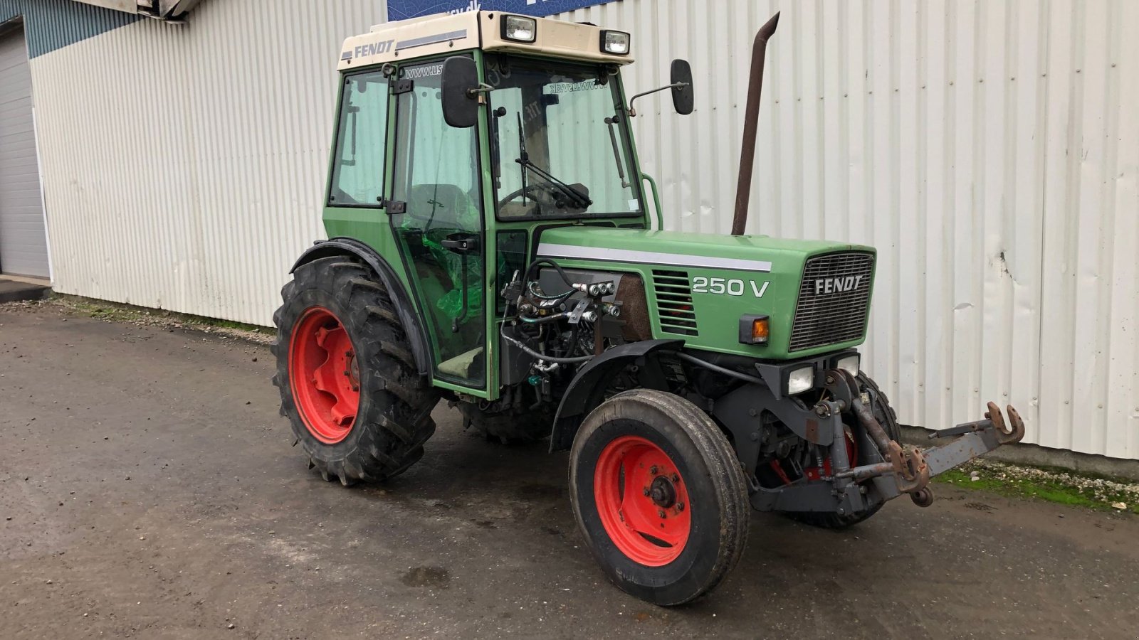Traktor van het type Fendt 250V Frontlift. Få timer, Gebrauchtmaschine in Rødekro (Foto 5)