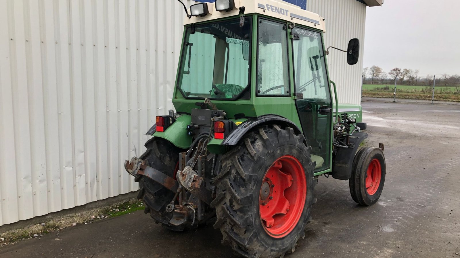 Traktor van het type Fendt 250V Frontlift. Få timer, Gebrauchtmaschine in Rødekro (Foto 7)