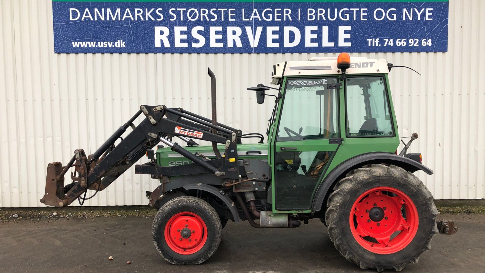 Traktor типа Fendt 250V Med Frontlæsser. Få timer, Gebrauchtmaschine в Rødekro (Фотография 1)