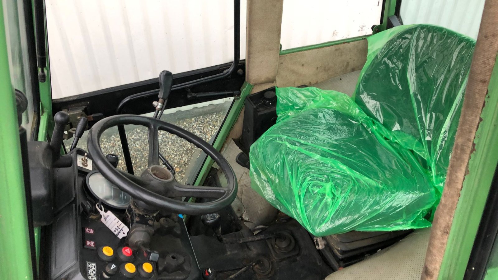 Traktor типа Fendt 250V Med Frontlæsser. Få timer, Gebrauchtmaschine в Rødekro (Фотография 7)