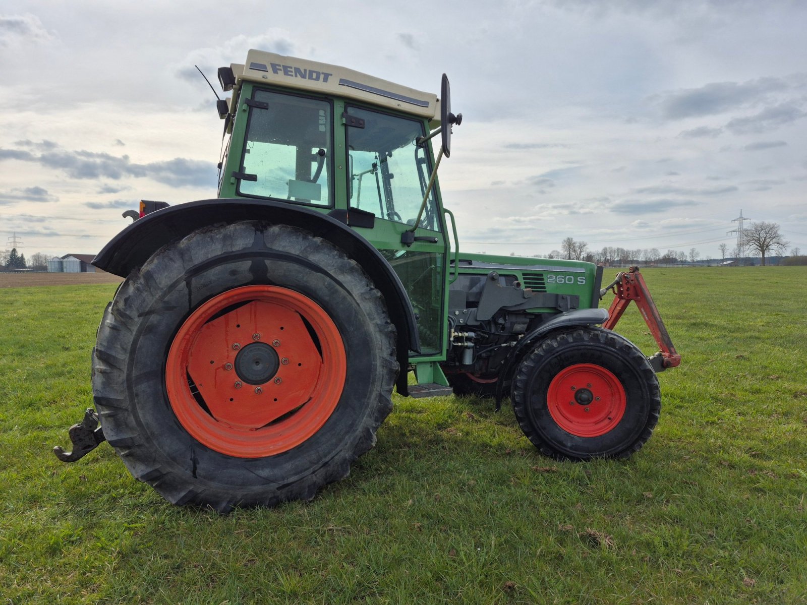 Traktor от тип Fendt 260s, Gebrauchtmaschine в lengenfeld (Снимка 2)