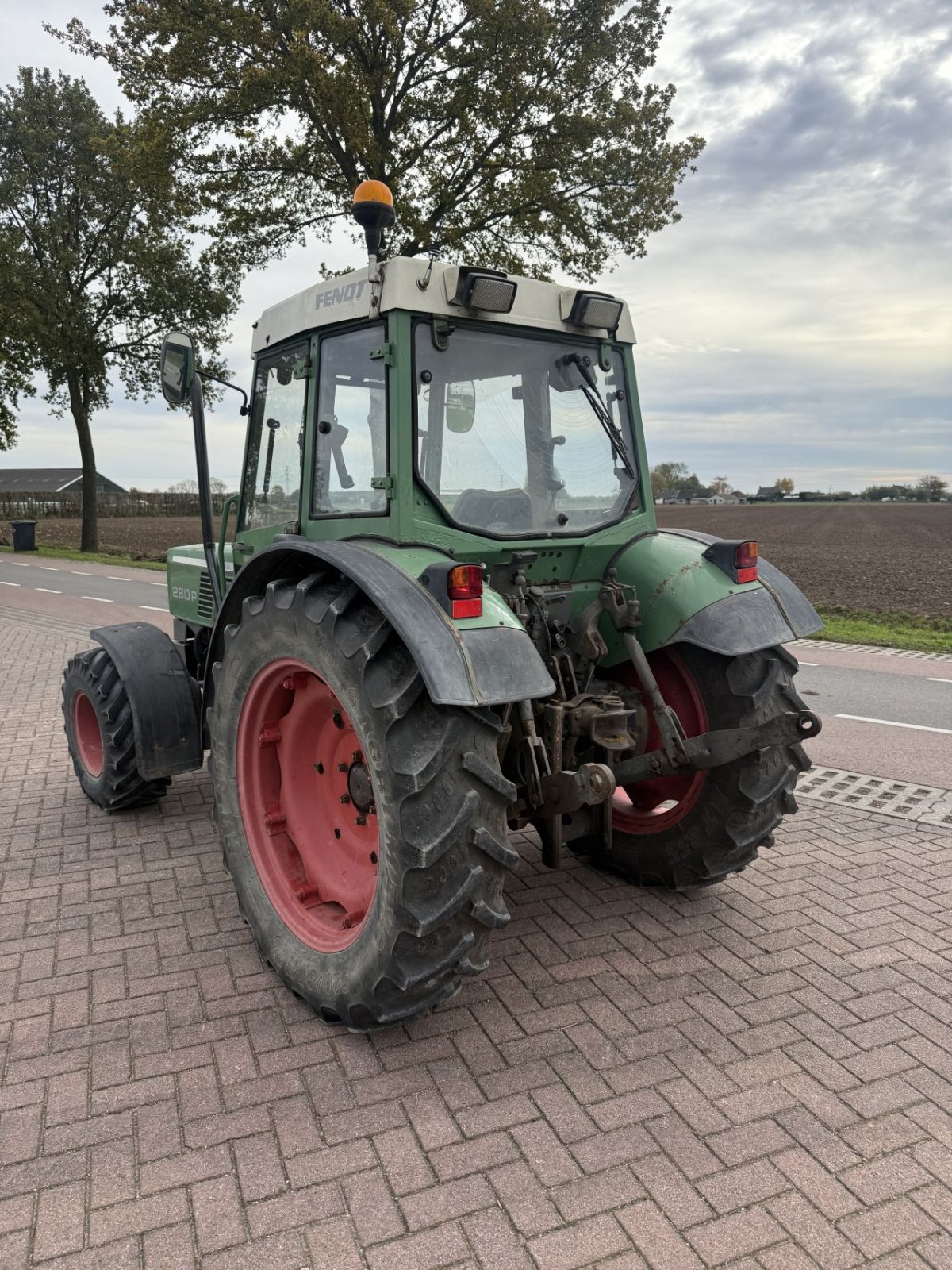 Traktor типа Fendt 280, Gebrauchtmaschine в Wadenoijen (Фотография 2)