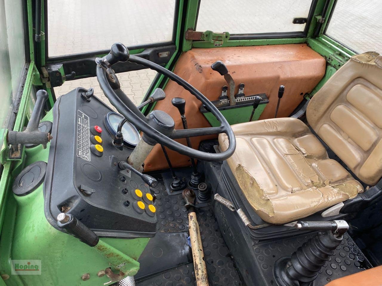 Traktor типа Fendt 305, Gebrauchtmaschine в Bakum (Фотография 12)