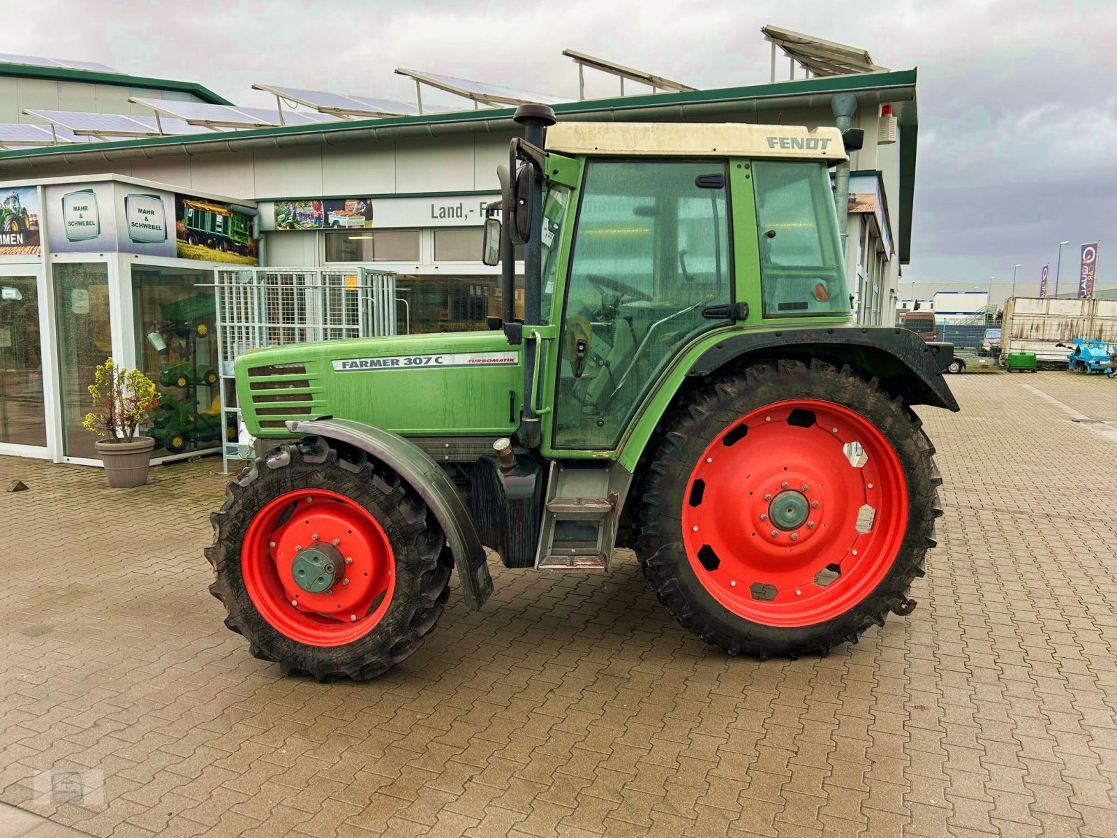 Traktor des Typs Fendt 307 CA, Gebrauchtmaschine in Büttelborn (Bild 2)