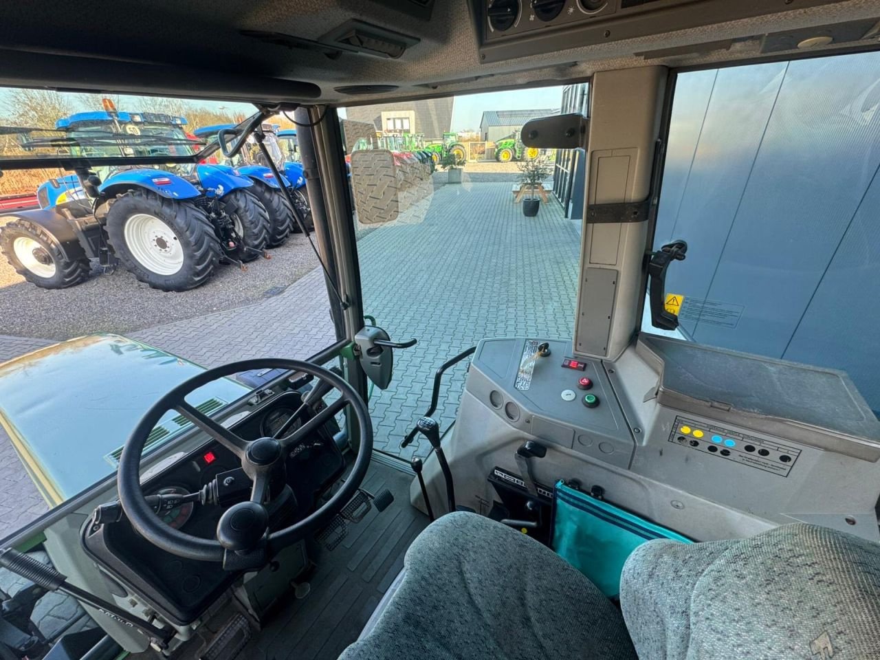 Traktor от тип Fendt 307C, Gebrauchtmaschine в Daarle (Снимка 9)