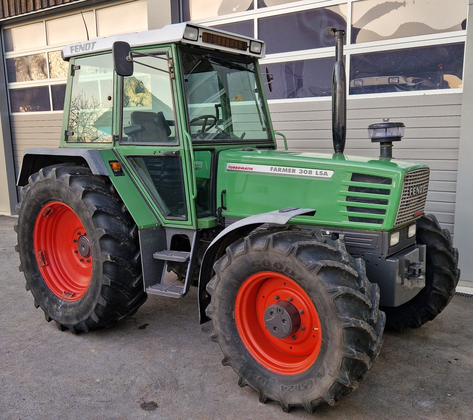 Traktor des Typs Fendt 308 LSA, Gebrauchtmaschine in Neureichenau (Bild 1)