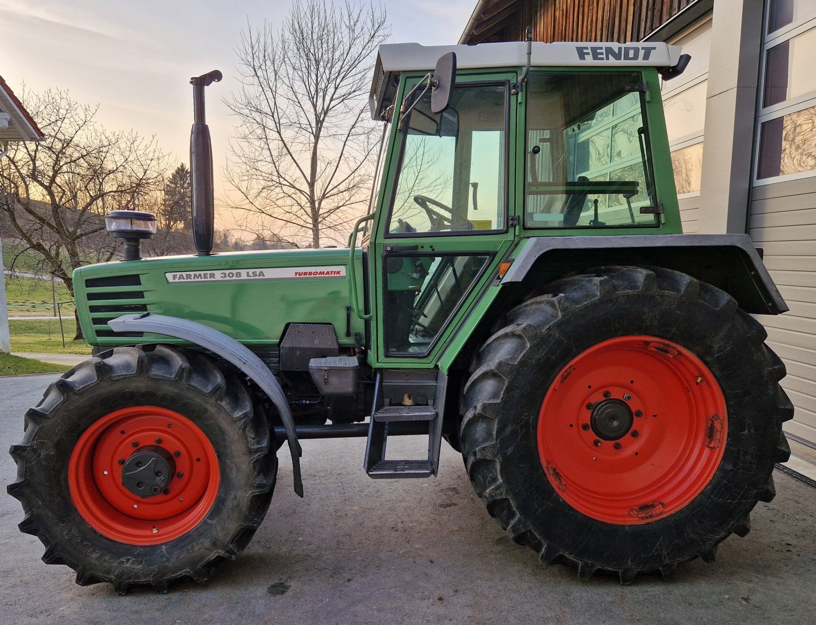 Traktor типа Fendt 308 LSA, Gebrauchtmaschine в Neureichenau (Фотография 3)