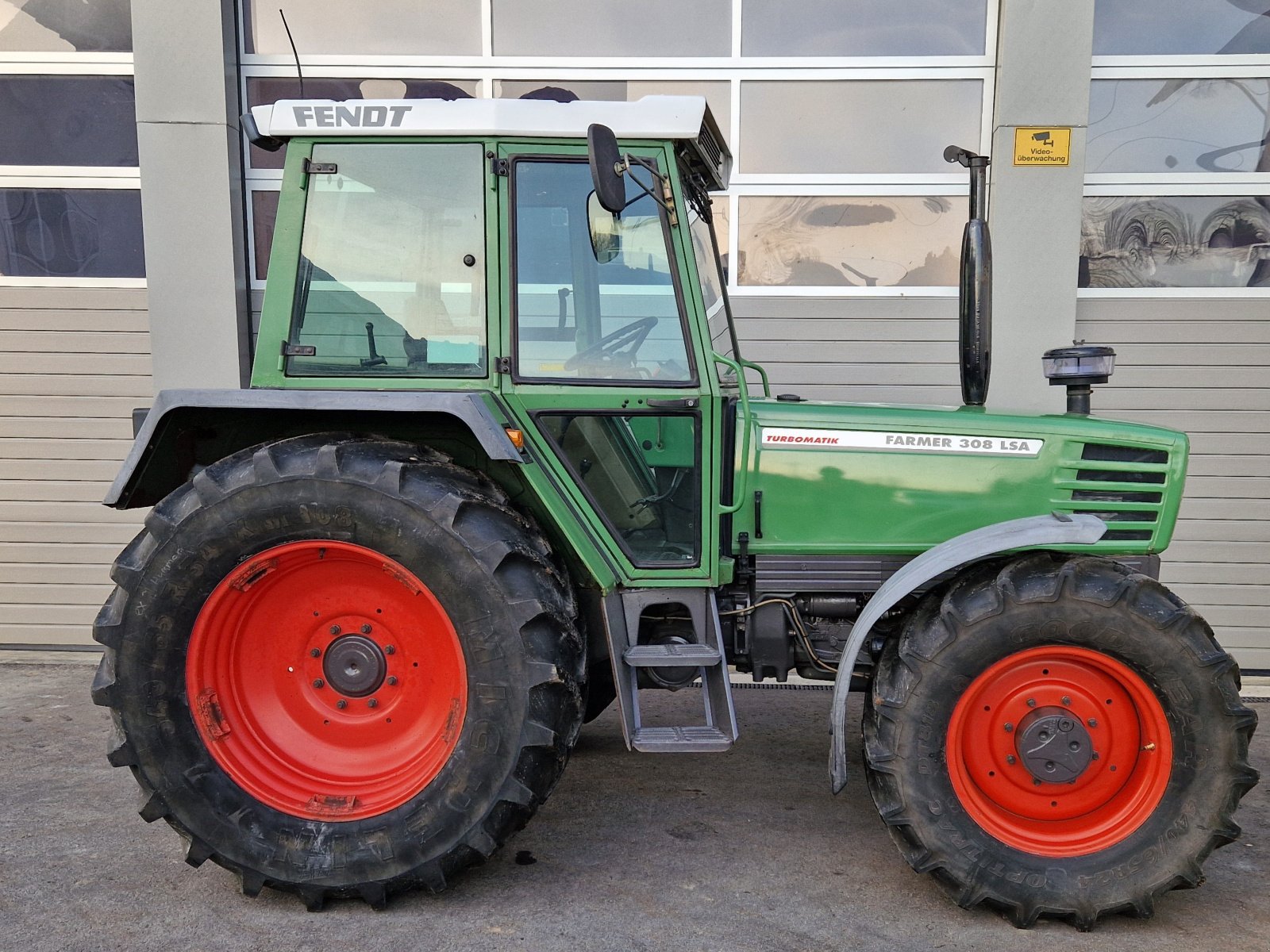 Traktor des Typs Fendt 308 LSA, Gebrauchtmaschine in Neureichenau (Bild 4)