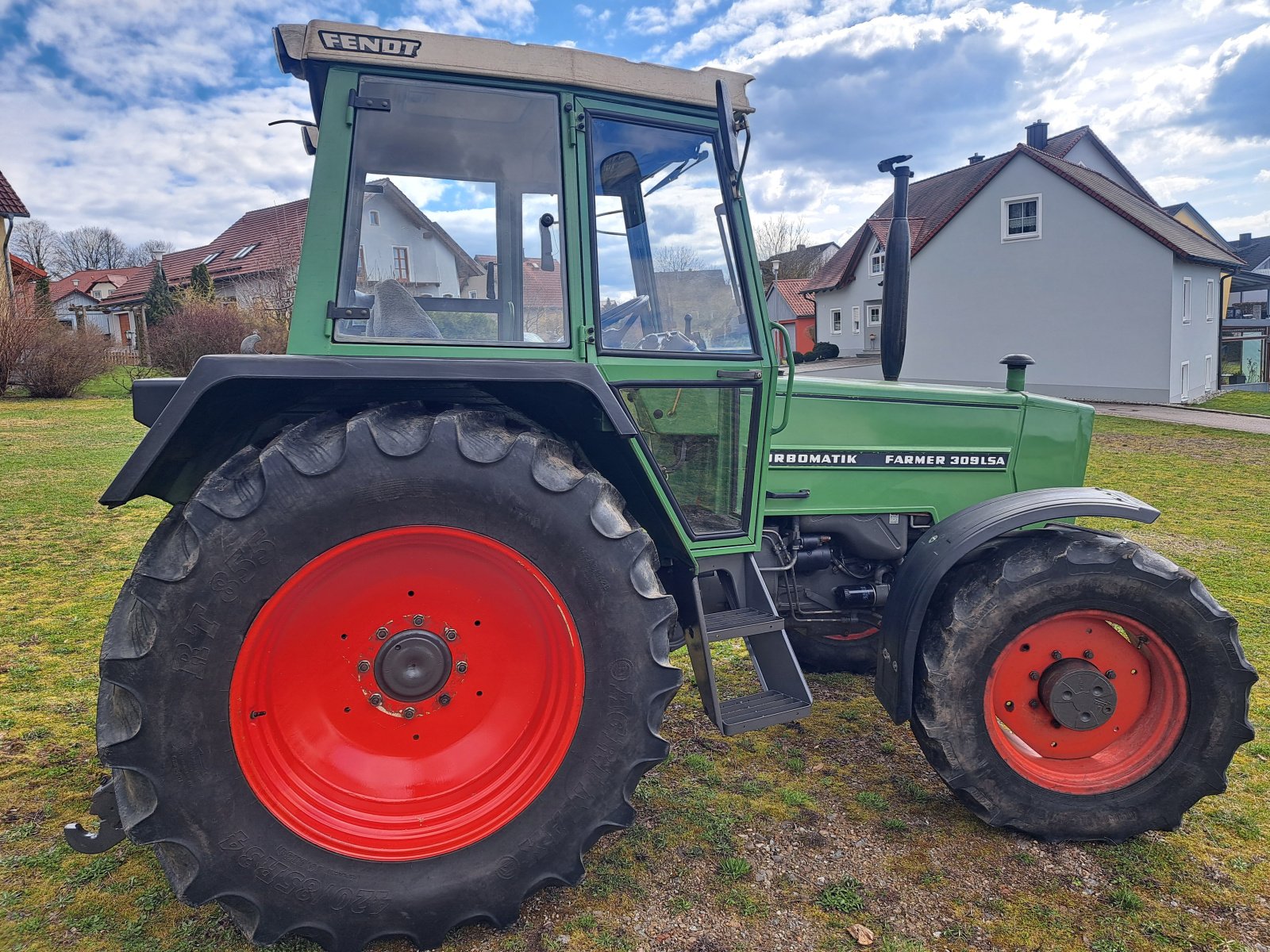 Traktor des Typs Fendt 309  LSA, Gebrauchtmaschine in Moosbach (Bild 2)