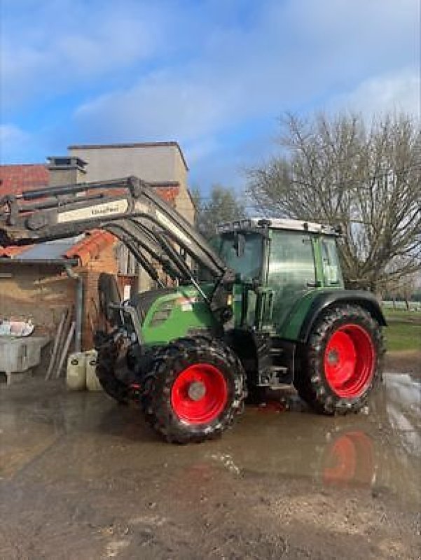 Traktor типа Fendt 310 VARIO S4, Gebrauchtmaschine в PEYROLE (Фотография 1)