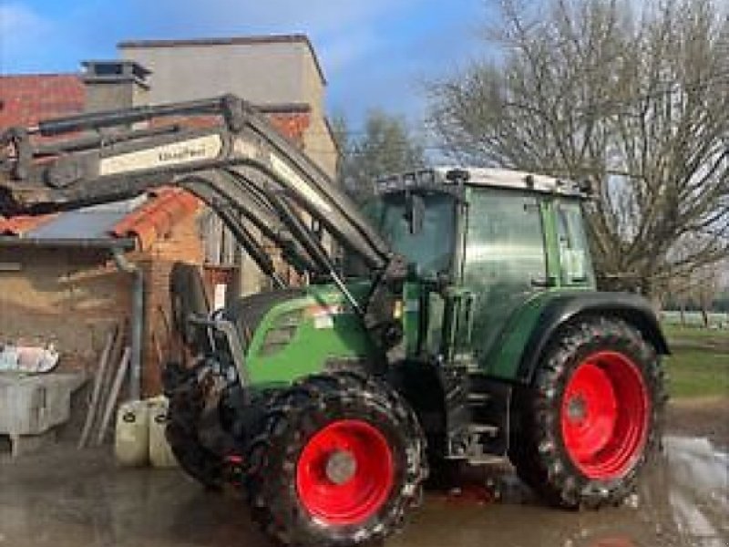 Traktor типа Fendt 310 VARIO S4, Gebrauchtmaschine в PEYROLE