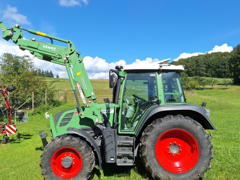Fendt 310 Vario, Gebrauchtmaschine, Baujahr: 04/2012, Betriebsstunden: 3800 Stunden (Bild 1) Traktor des Typs Fendt 310 Vario, Gebrauchtmaschine in Allensbach (Bild 1)