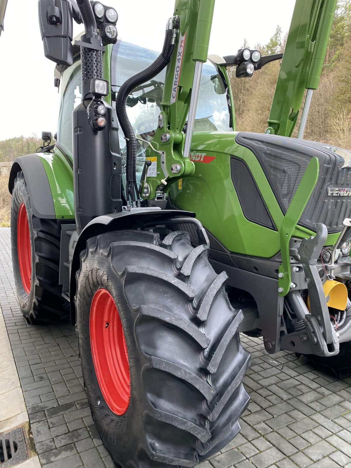 Traktor a típus Fendt 311 Power Setting2 mit Cargo 4X75, wieder frisch verfügbar, Gebrauchtmaschine ekkor: Weigendorf (Kép 9)