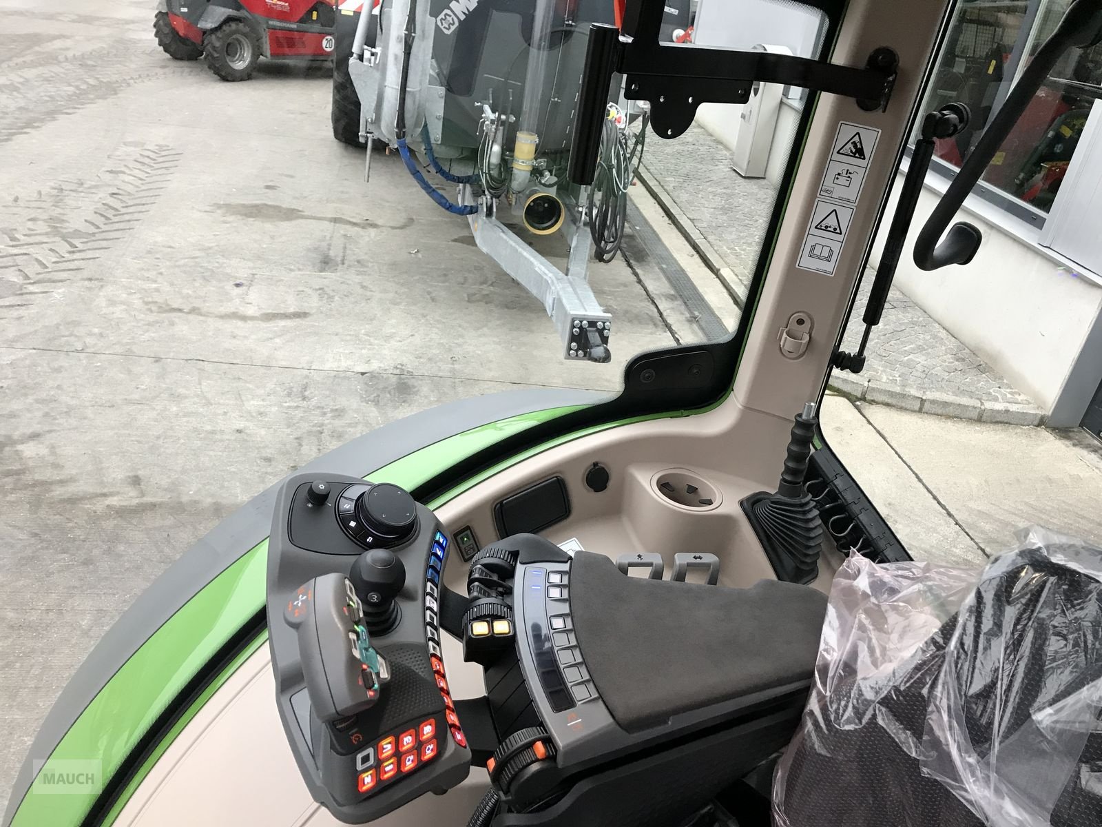 Traktor typu Fendt 311 Vario, Neumaschine v Burgkirchen (Obrázek 11)