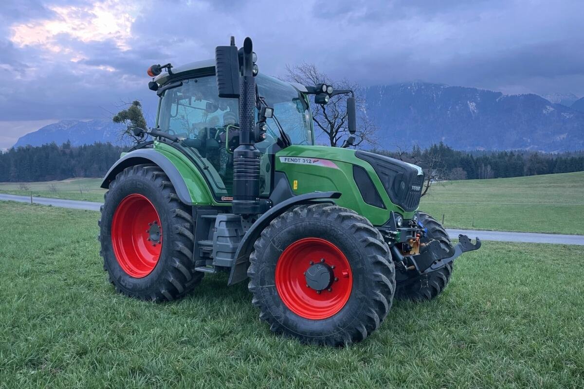 Traktor of the type Fendt 312 Profi Plus, Gebrauchtmaschine in Nenzing (Picture 2)