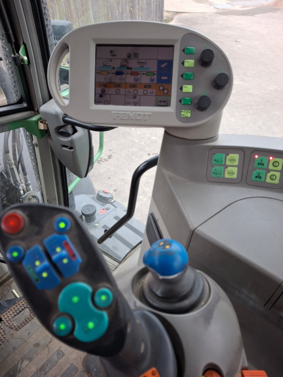 Traktor типа Fendt 412  Vario, Gebrauchtmaschine в Neuburg / Ka. (Фотография 2)