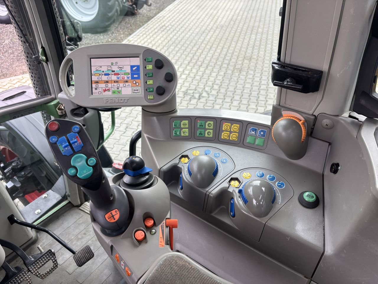 Traktor des Typs Fendt 414 Vario Tms, Gebrauchtmaschine in Daarle (Bild 11)