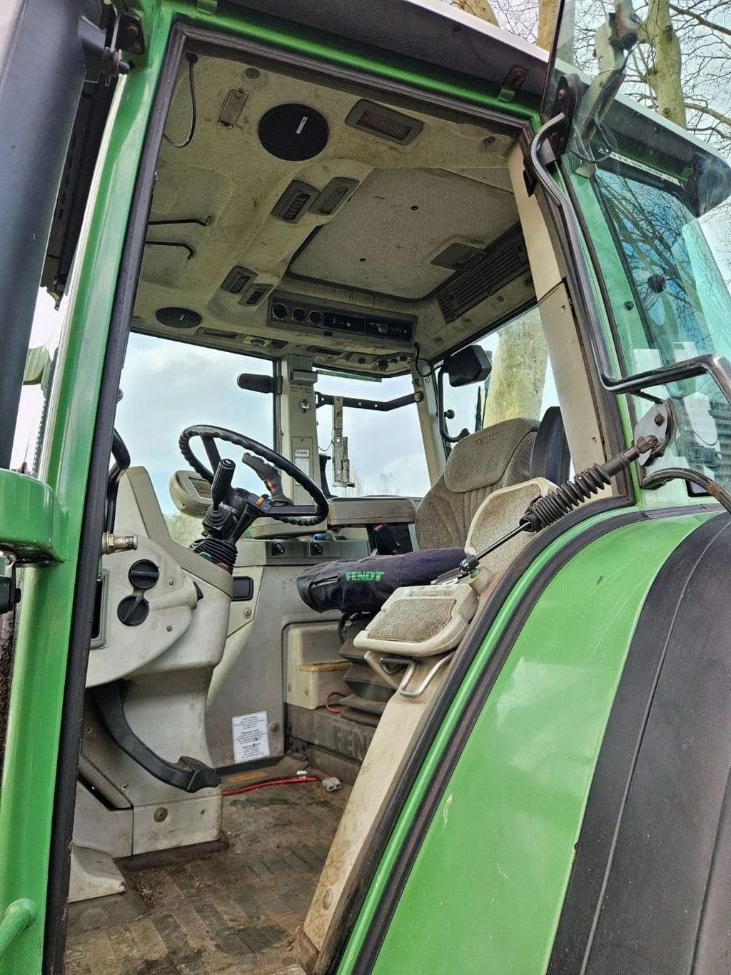 Traktor типа Fendt 415 Com3 Vario TMS ( 411 412 413 414 ), Gebrauchtmaschine в Bergen op Zoom (Фотография 8)
