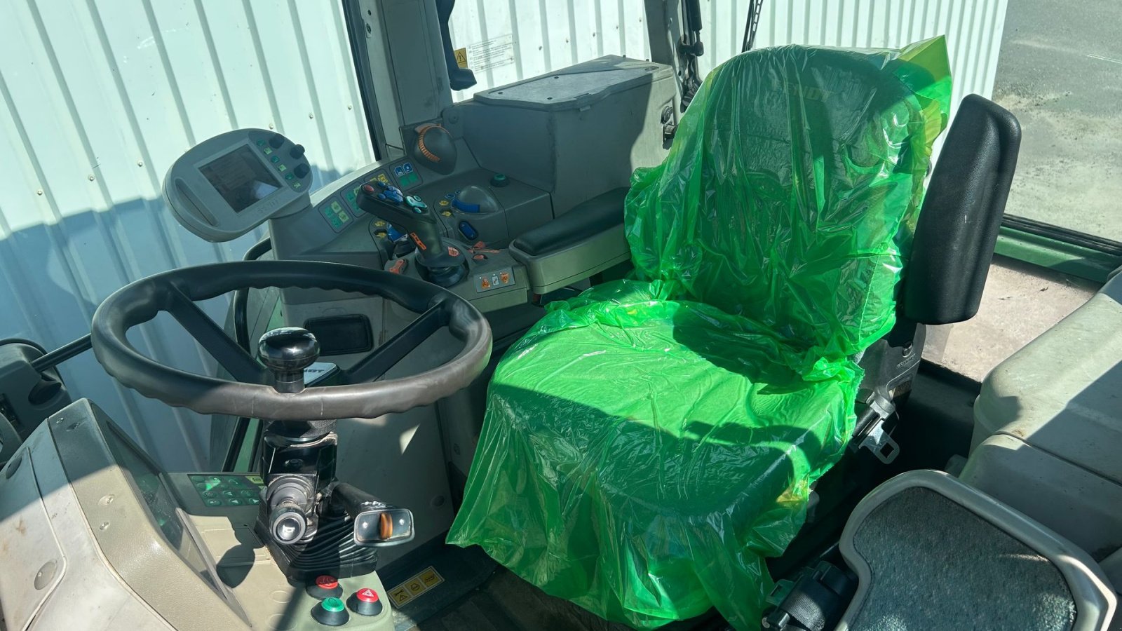 Traktor типа Fendt 415 VARIO TMS Med Fendt Frontlæsser 4x80, Gebrauchtmaschine в Rødekro (Фотография 12)