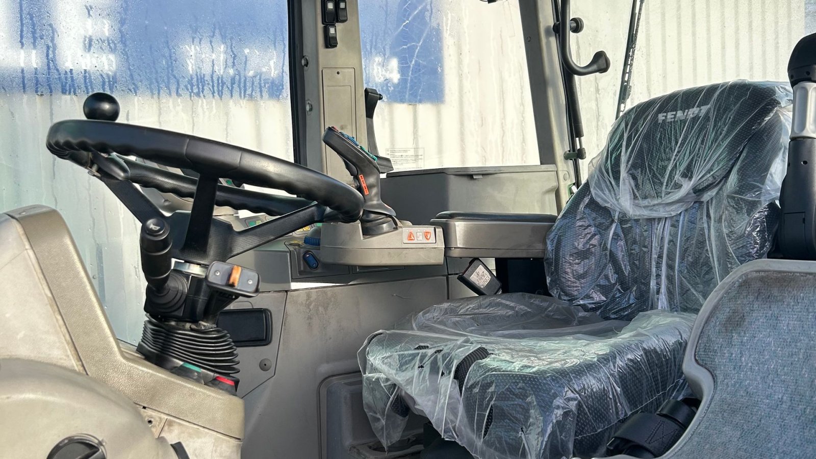 Traktor от тип Fendt 415 VARIO TMS Med Frontlæsser Trima +4.1, Gebrauchtmaschine в Rødekro (Снимка 11)