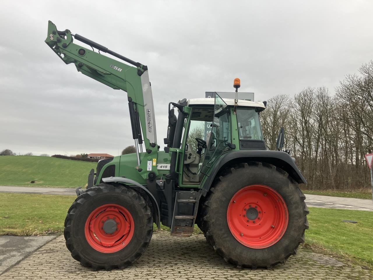 Traktor типа Fendt 415 VARIO TMS, Gebrauchtmaschine в Suldrup (Фотография 2)