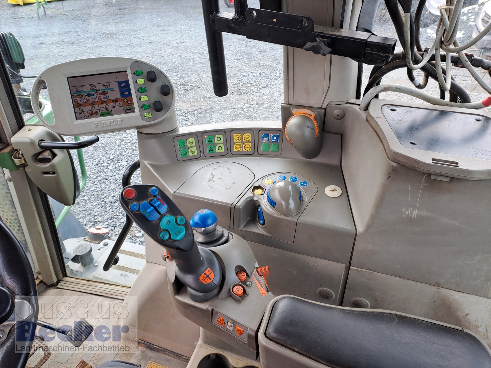 Traktor of the type Fendt 415 Vario TMS, Gebrauchtmaschine in Weimar-Niederwalgern (Picture 7)