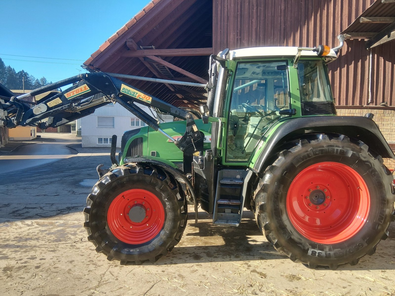 Traktor от тип Fendt 415, Gebrauchtmaschine в Neukirch (Снимка 1)
