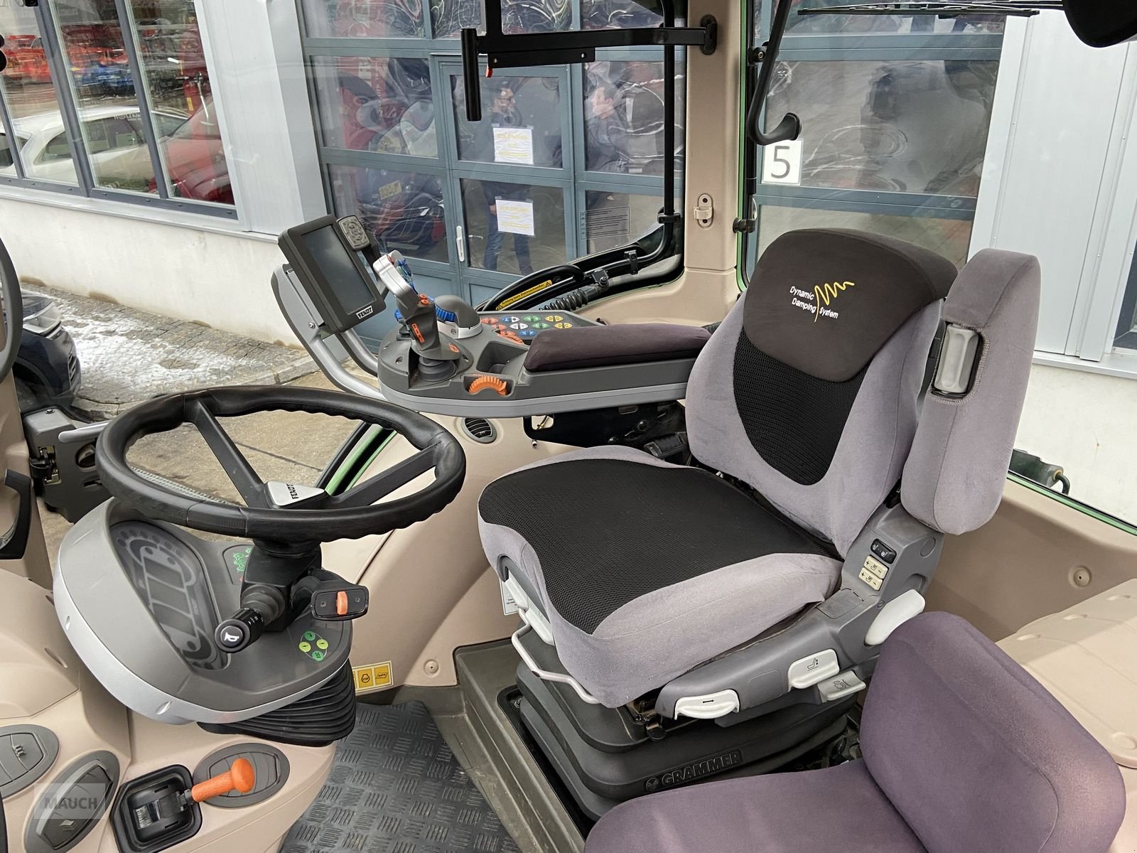 Traktor des Typs Fendt 512 Vario Power, Gebrauchtmaschine in Burgkirchen (Bild 11)