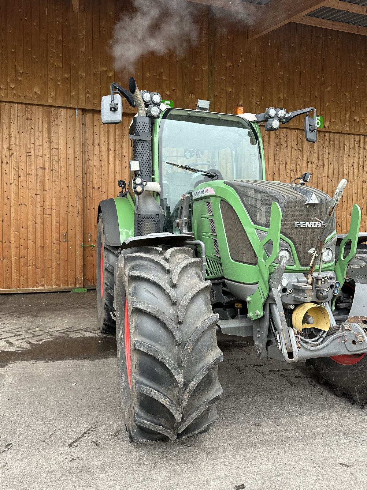 Traktor des Typs Fendt 513 Vario SCR Power, Gebrauchtmaschine in Hillerse (Bild 4)