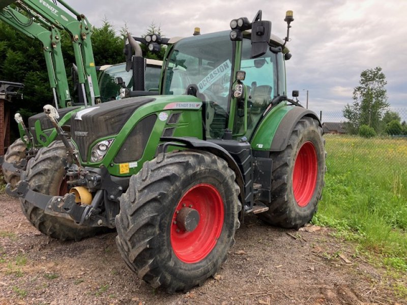 Traktor des Typs Fendt 516 PROFI +, Gebrauchtmaschine in UZEMAIN (Bild 1)