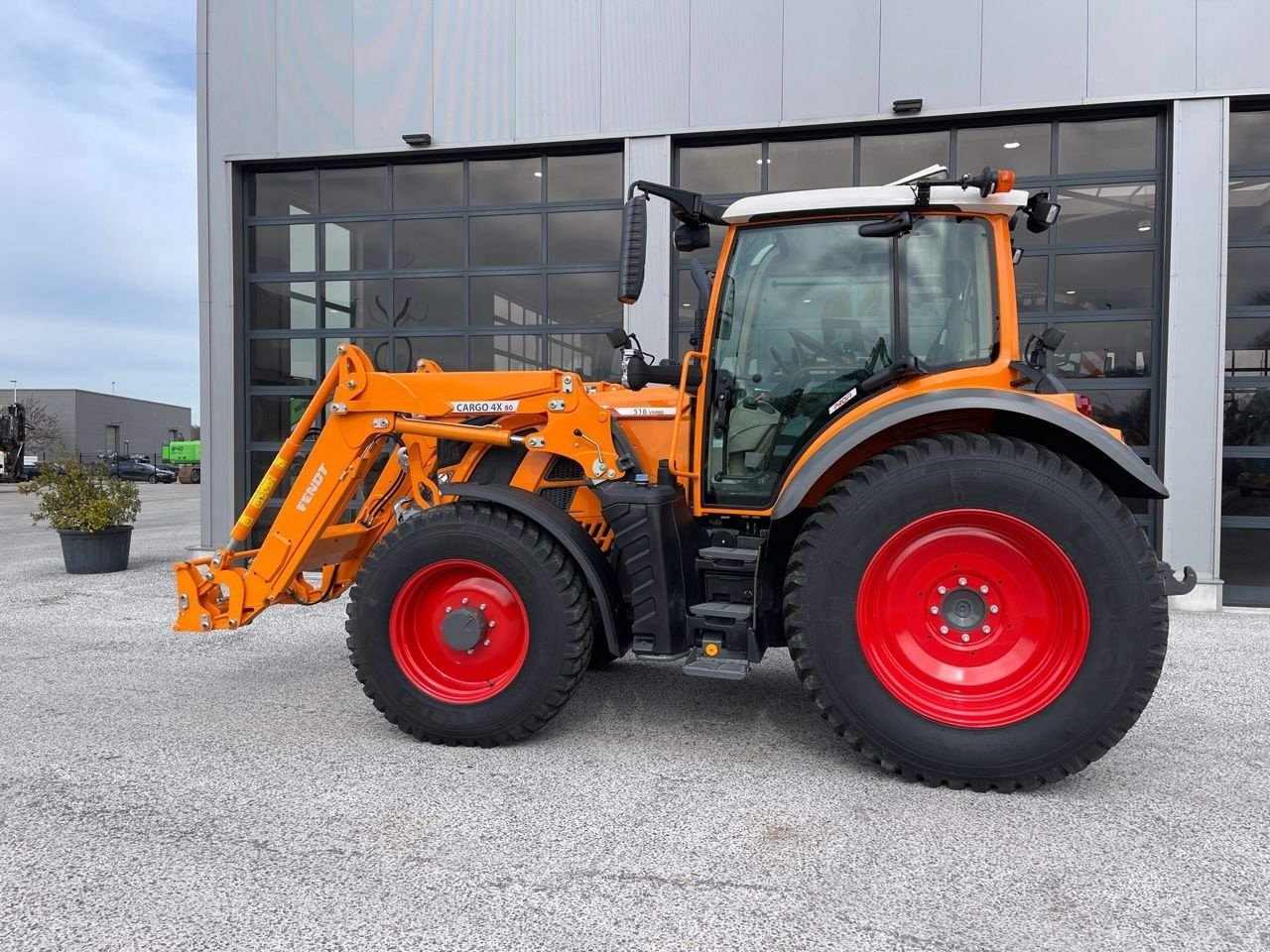 Traktor des Typs Fendt 516 Profi, Neumaschine in Holten (Bild 2)