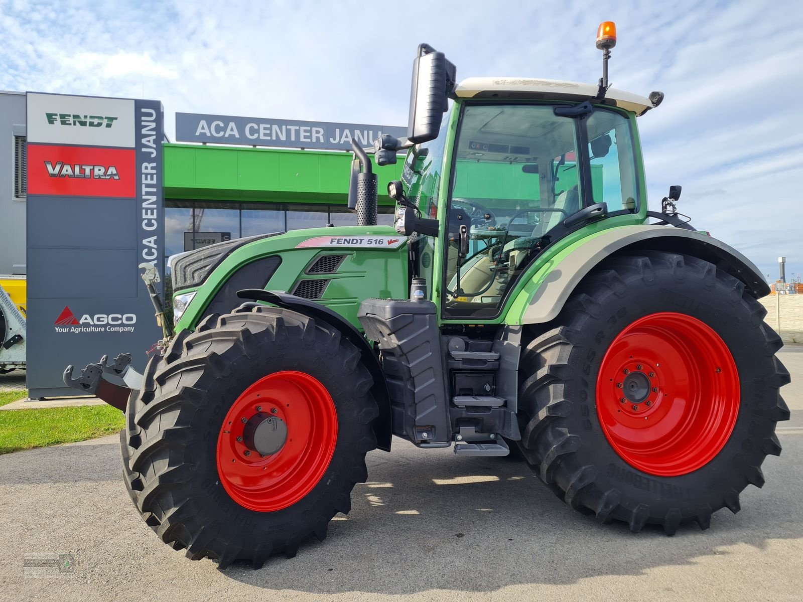 Traktor of the type Fendt 516 Vario ProfiPlus, Gebrauchtmaschine in Gerasdorf (Picture 2)