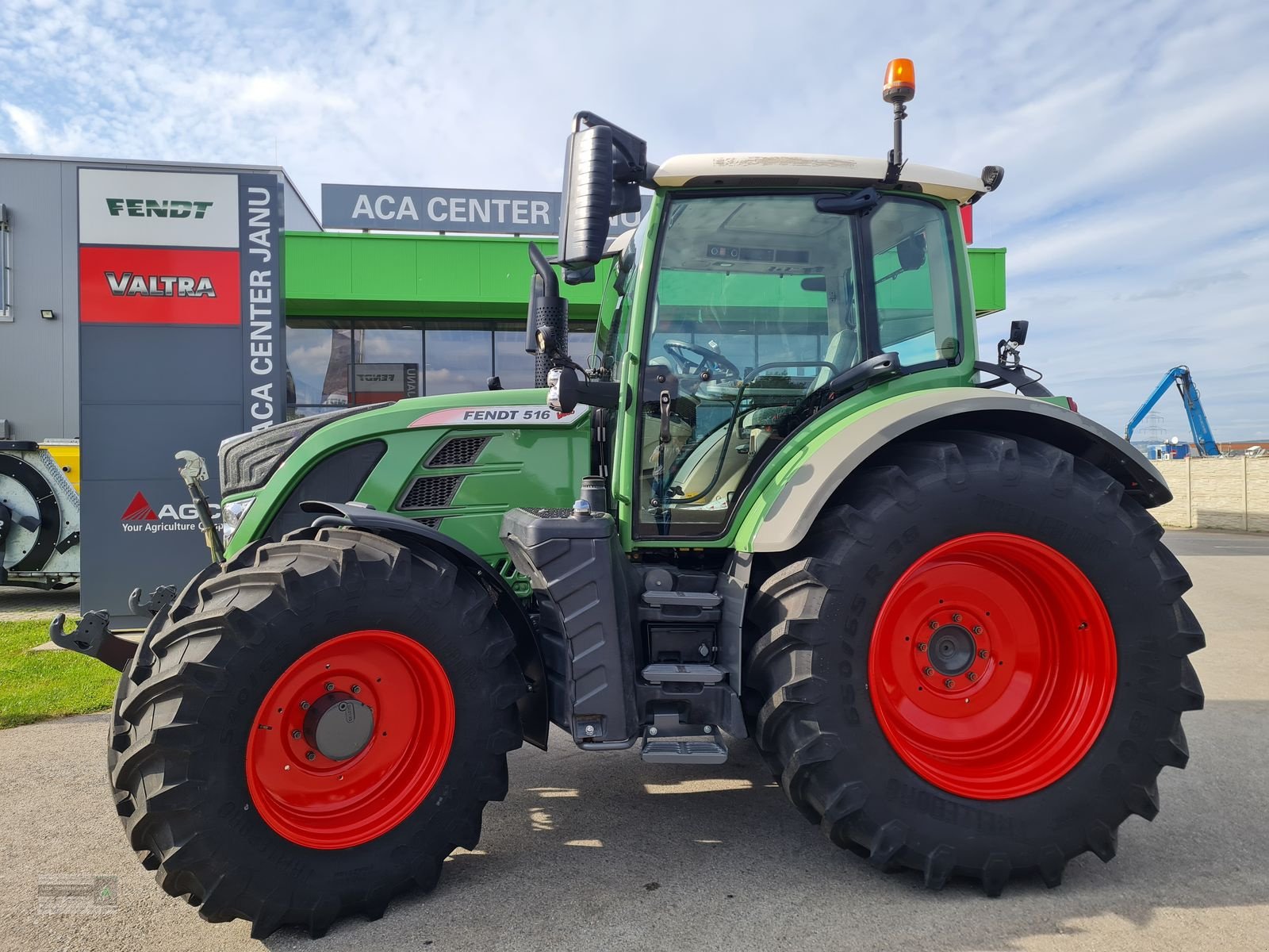 Traktor of the type Fendt 516 Vario ProfiPlus, Gebrauchtmaschine in Gerasdorf (Picture 3)