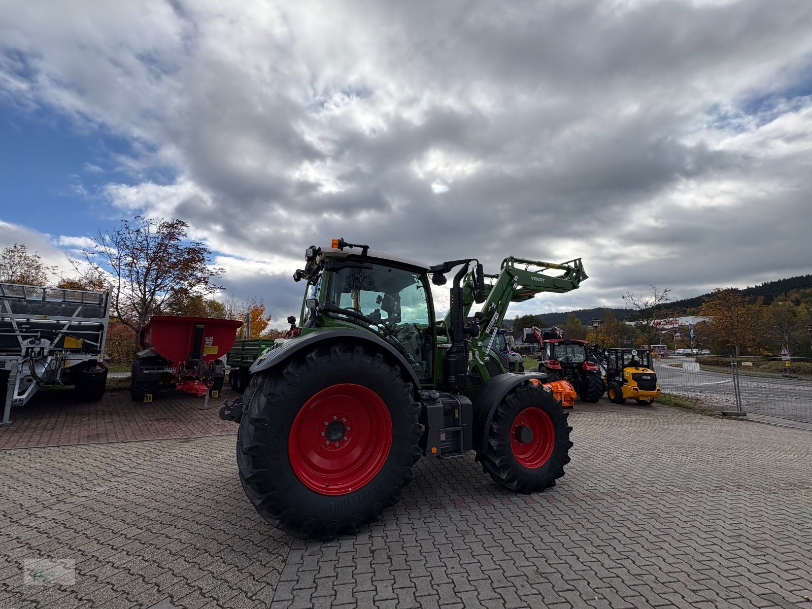 Traktor of the type Fendt 516 Vario ProfiPlus, Mietmaschine in Bad Kötzting (Picture 2)