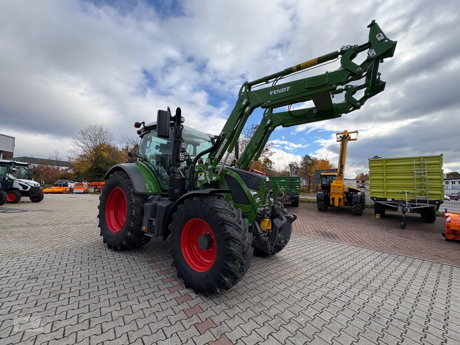 Traktor of the type Fendt 516 Vario ProfiPlus, Mietmaschine in Bad Kötzting (Picture 3)