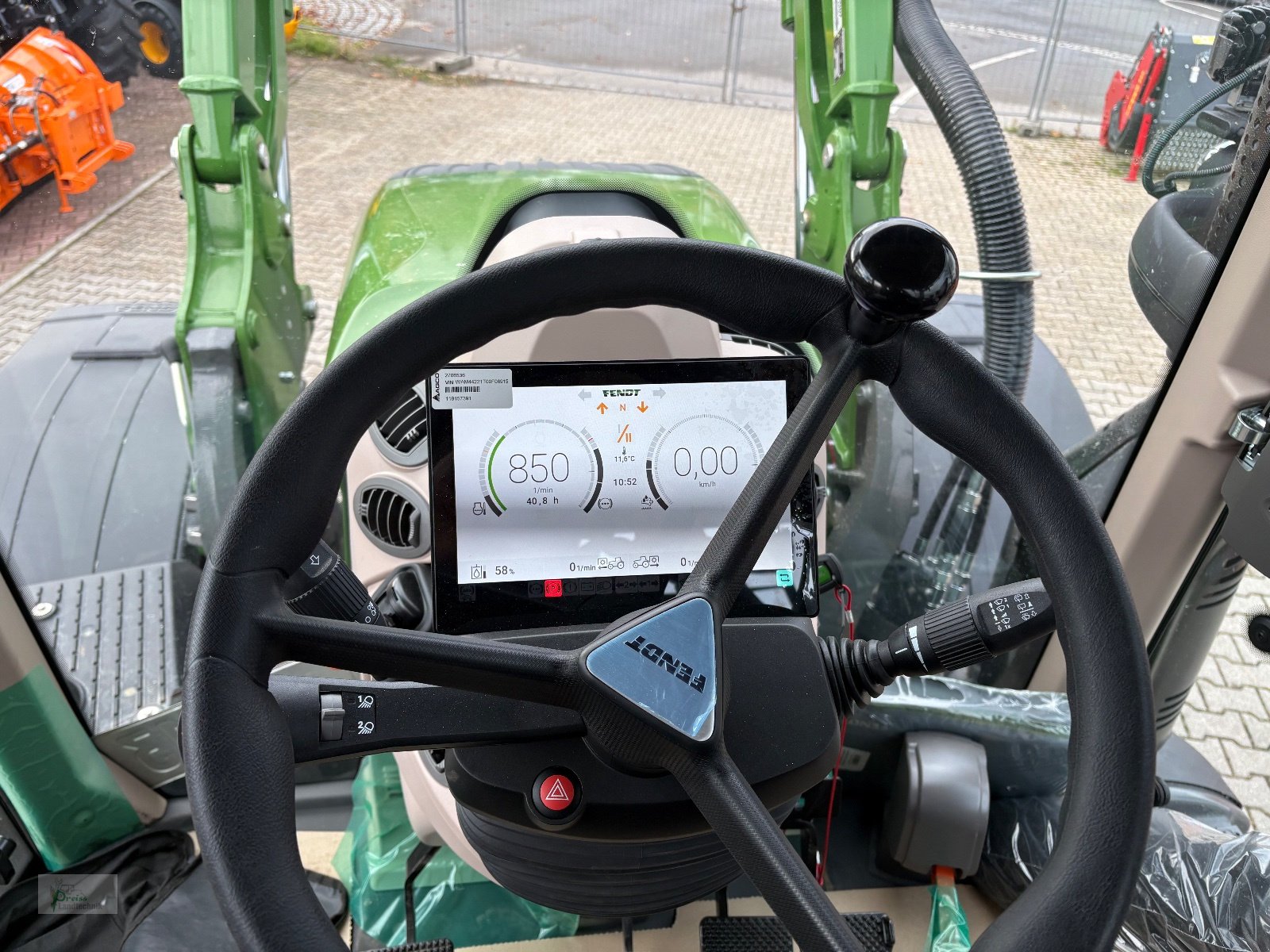 Traktor of the type Fendt 516 Vario ProfiPlus, Mietmaschine in Bad Kötzting (Picture 10)