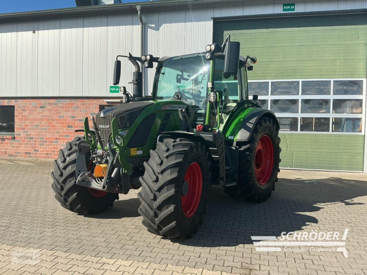Traktor des Typs Fendt 516 VARIO S4 PROFI, Gebrauchtmaschine in Lastrup (Bild 2)