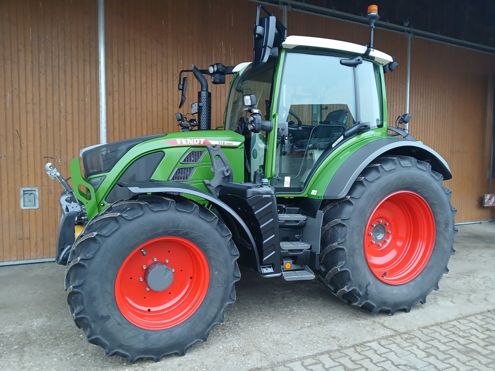 Traktor of the type Fendt 516 Vario, Gebrauchtmaschine in Niederviehbach (Picture 1)