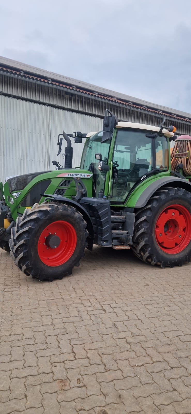 Traktor des Typs Fendt 516 Vario, Gebrauchtmaschine in Roden (Bild 2)