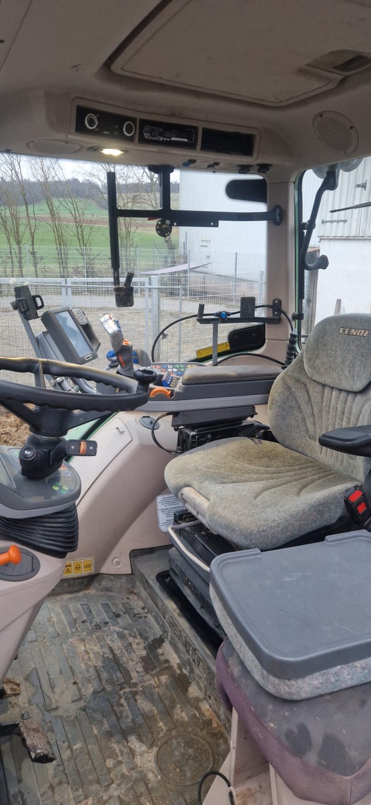 Traktor des Typs Fendt 516 Vario, Gebrauchtmaschine in Roden (Bild 8)