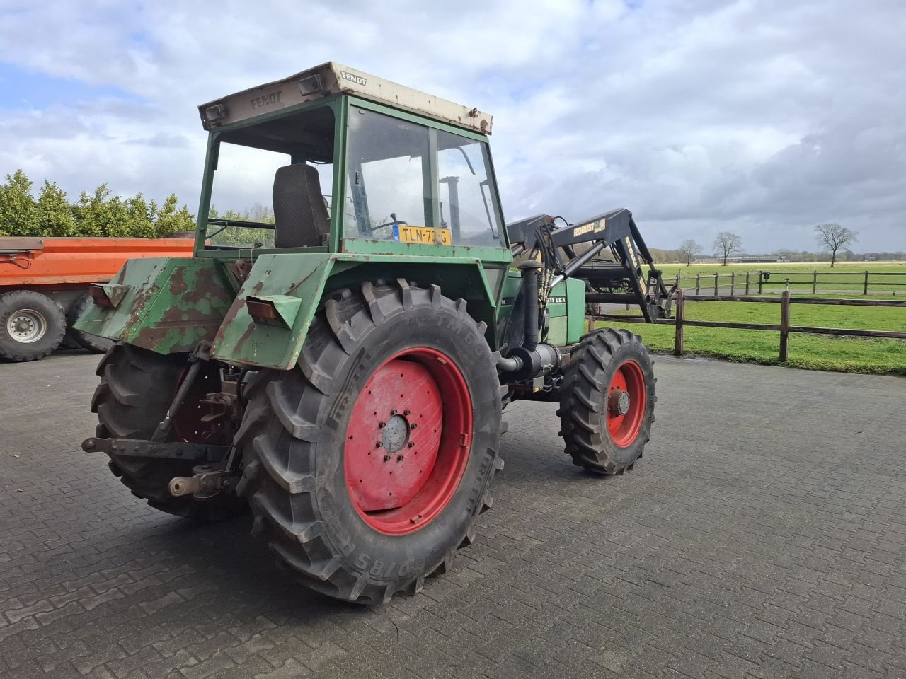 Traktor typu Fendt 611, Gebrauchtmaschine w nistelrode (Zdjęcie 4)