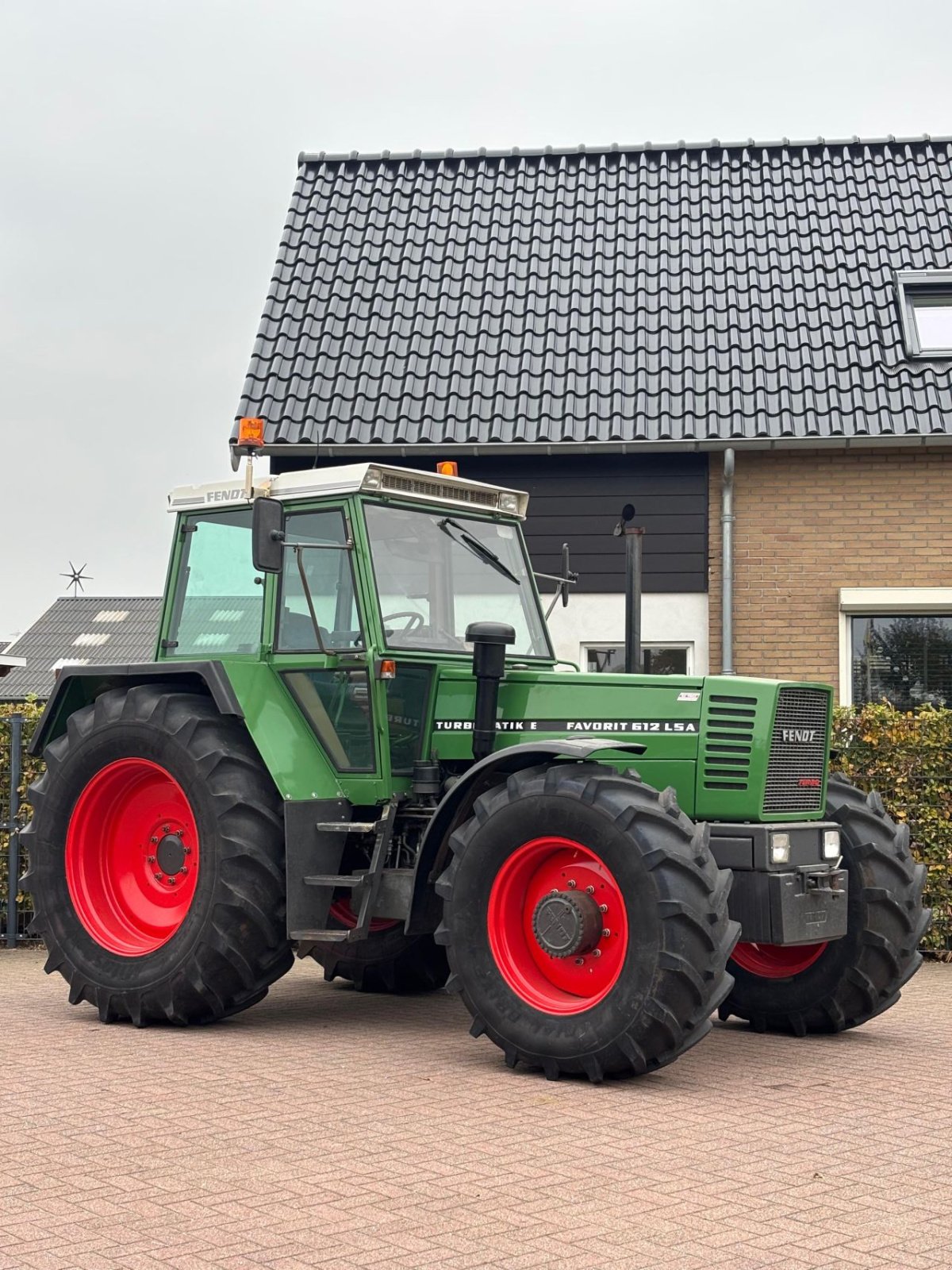Traktor типа Fendt 612e, Gebrauchtmaschine в Wadenoijen (Фотография 6)