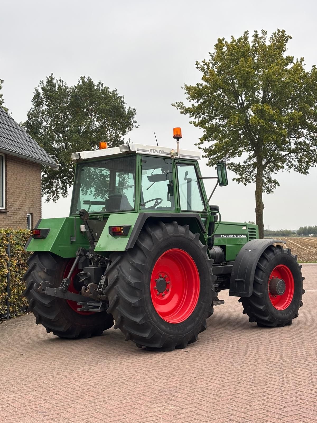Traktor типа Fendt 612e, Gebrauchtmaschine в Wadenoijen (Фотография 5)