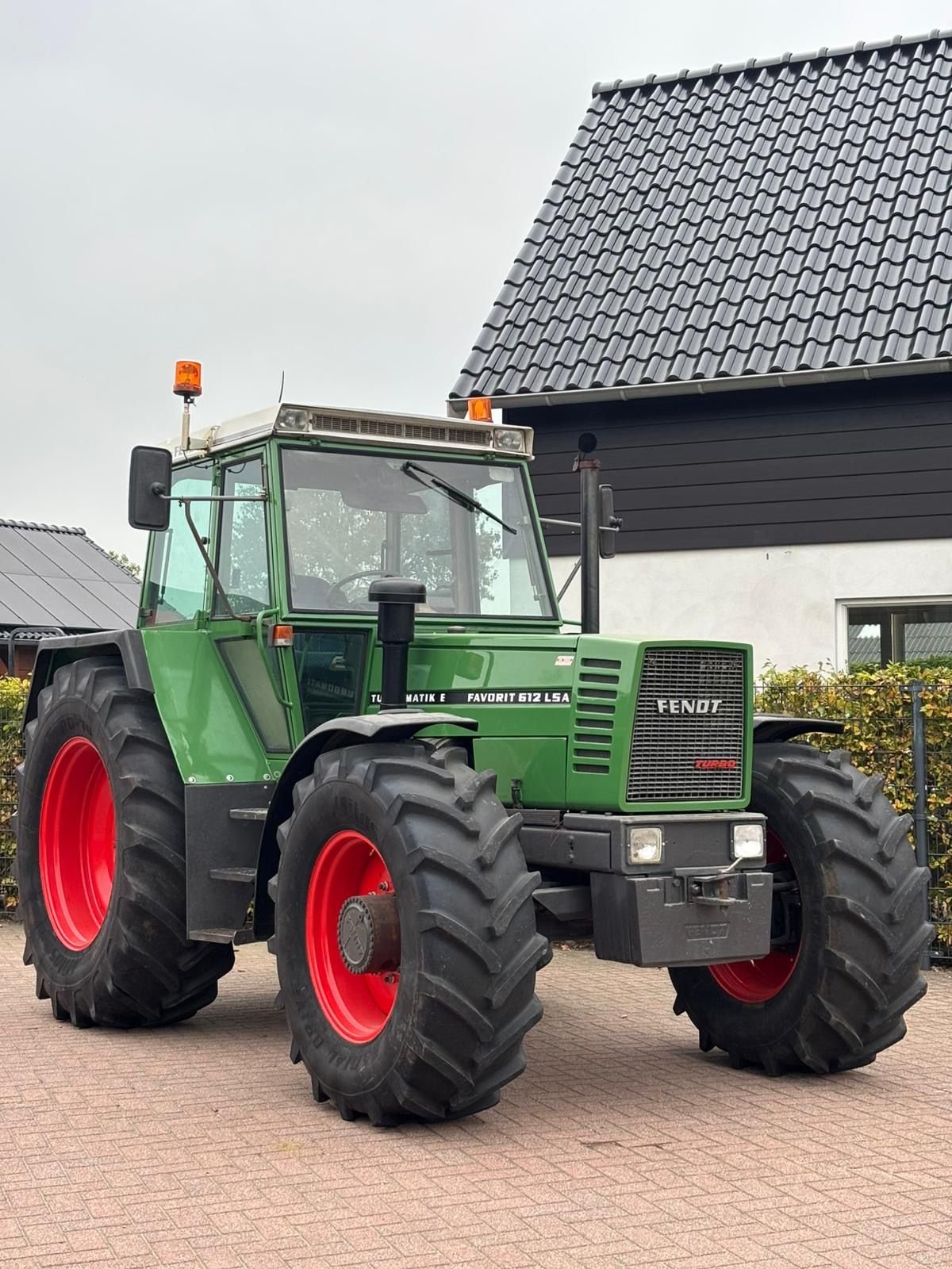 Traktor типа Fendt 612e, Gebrauchtmaschine в Wadenoijen (Фотография 3)