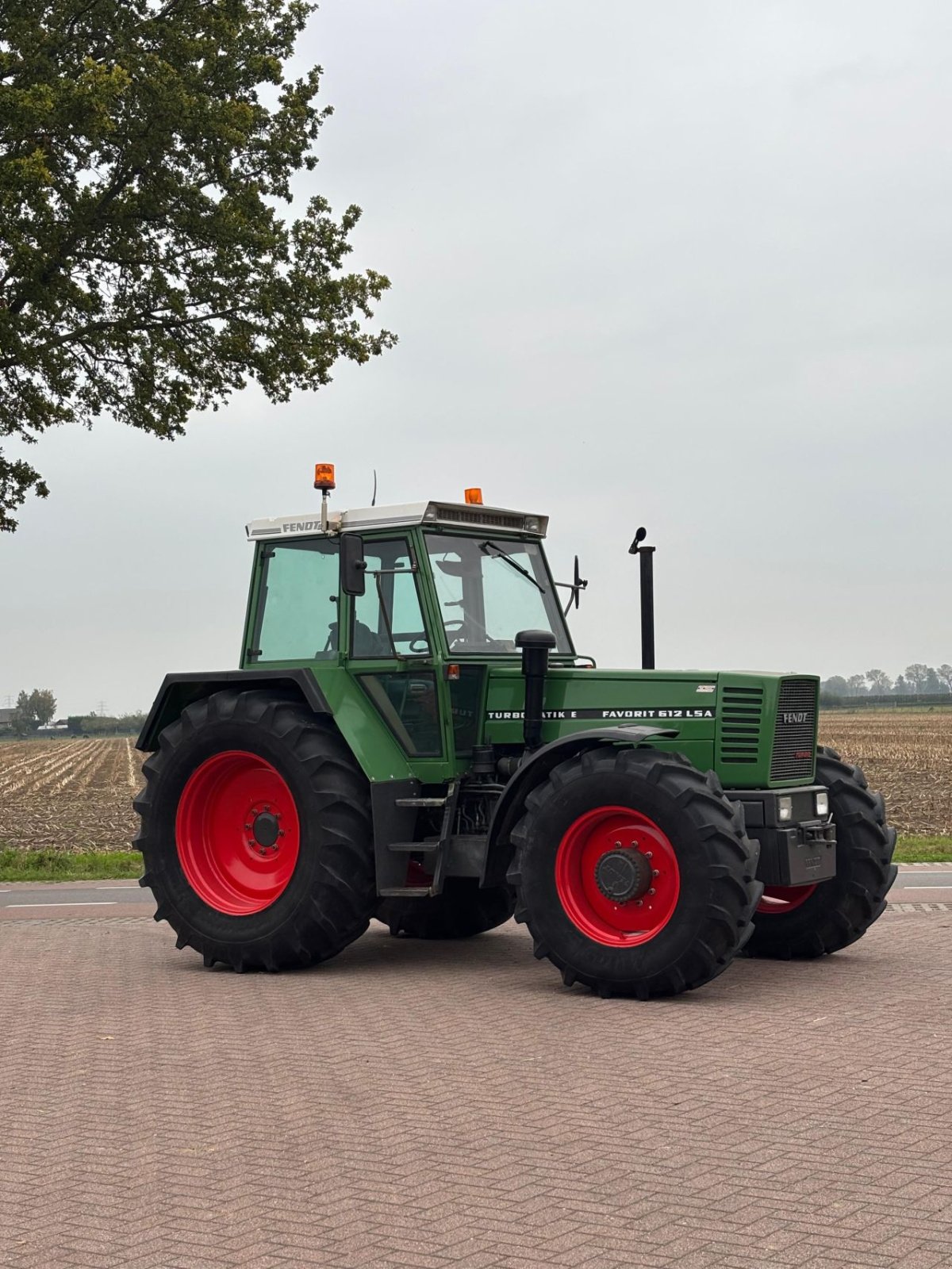 Traktor типа Fendt 612e, Gebrauchtmaschine в Wadenoijen (Фотография 1)