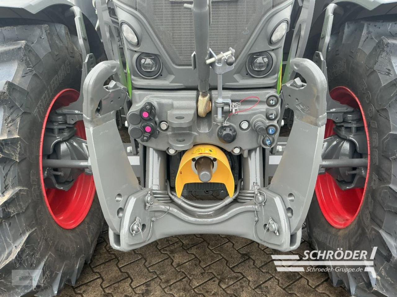 Traktor of the type Fendt 620 VARIO PROFI PLUS, Neumaschine in Lastrup (Picture 13)