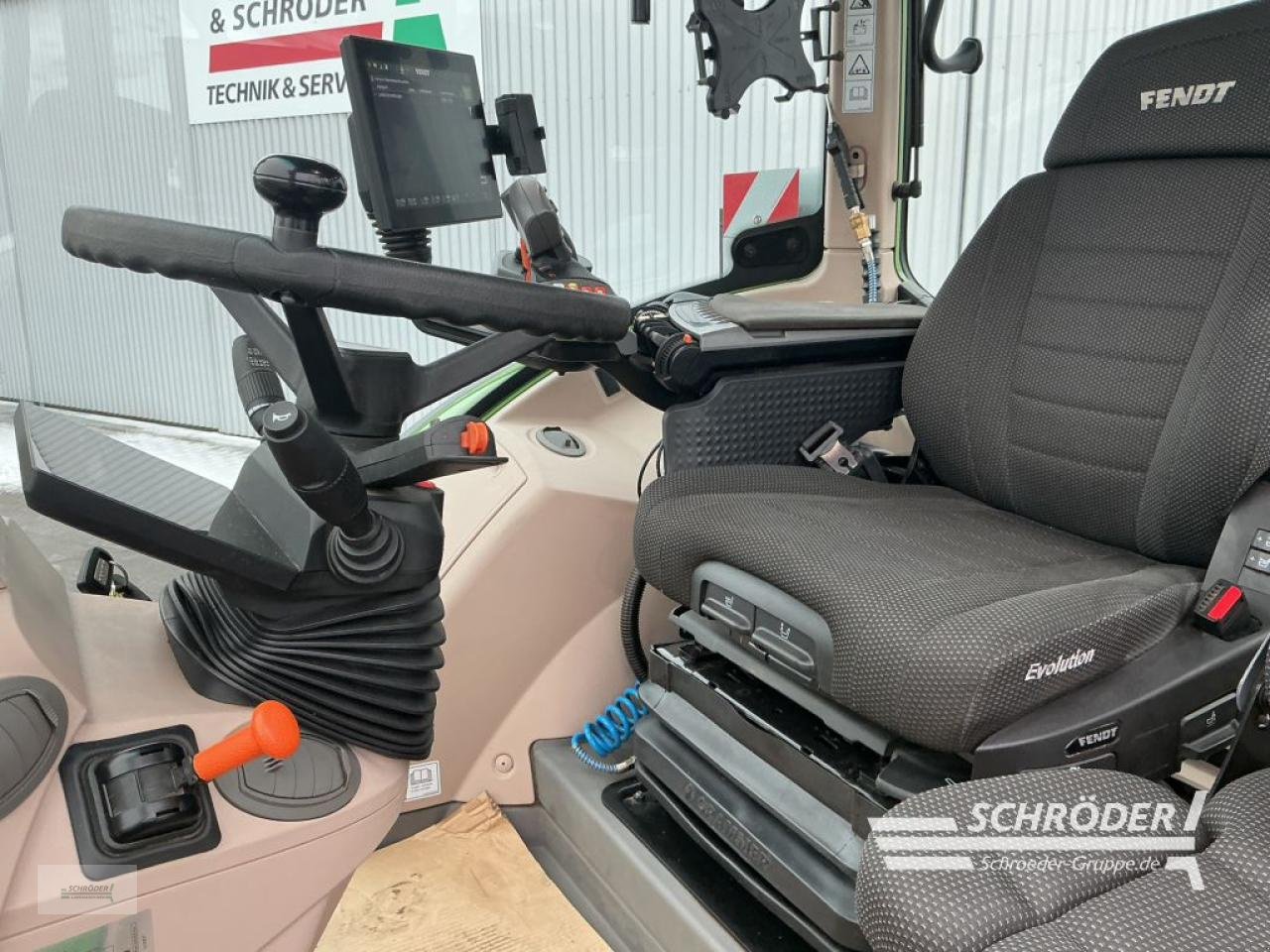 Traktor of the type Fendt 620 VARIO PROFI PLUS, Neumaschine in Lastrup (Picture 22)