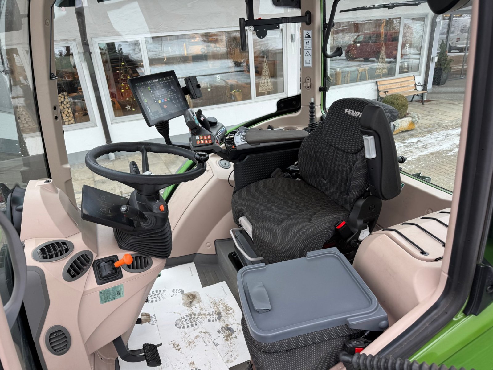 Traktor от тип Fendt 620 Vario Profi + Setting 2 - Unfall, Gebrauchtmaschine в Neureichenau (Снимка 15)