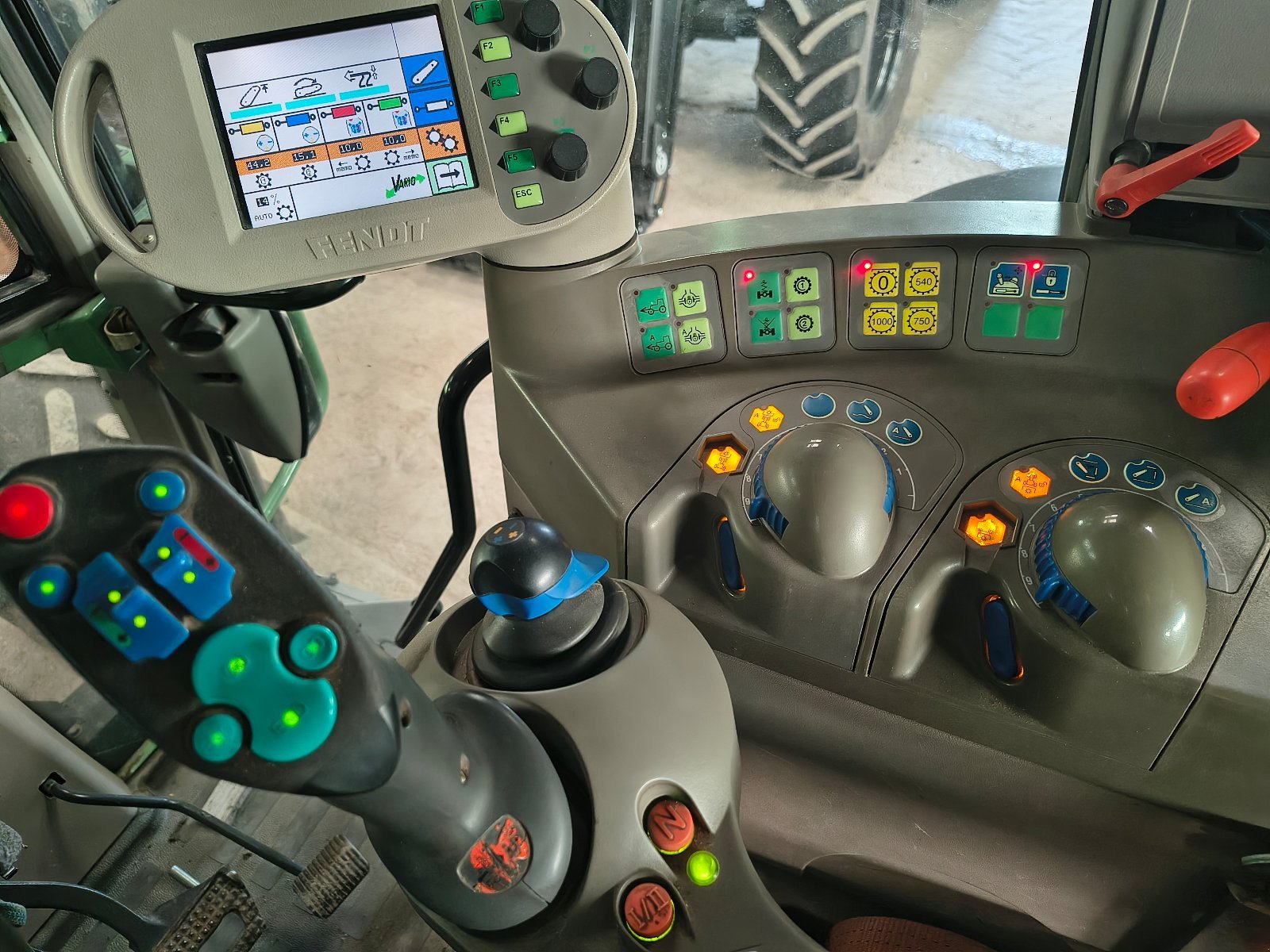 Traktor от тип Fendt 712 Vario, Gebrauchtmaschine в Sulzbach  (Снимка 3)